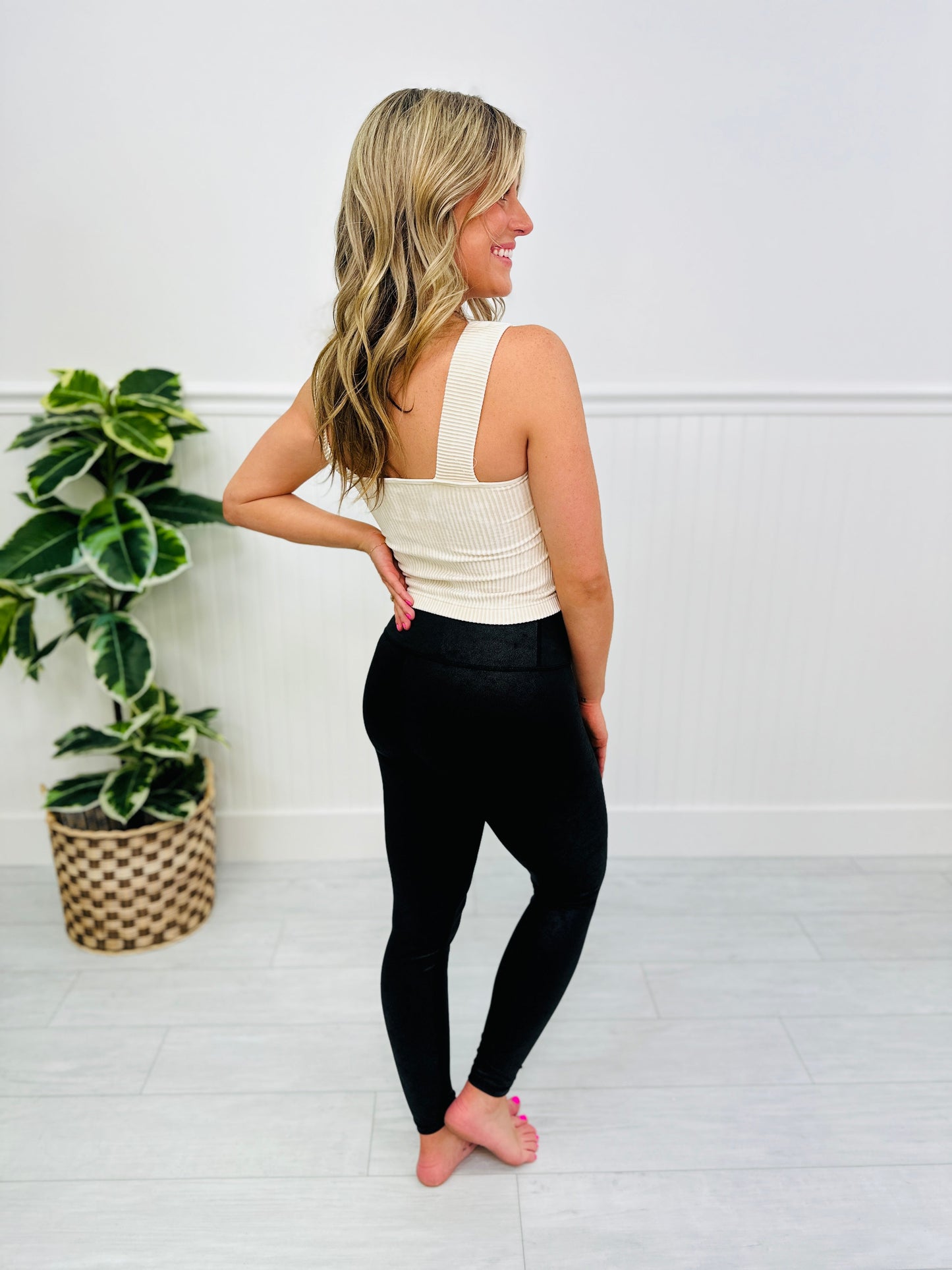 REG/CURVY Striking A Pose Leggings