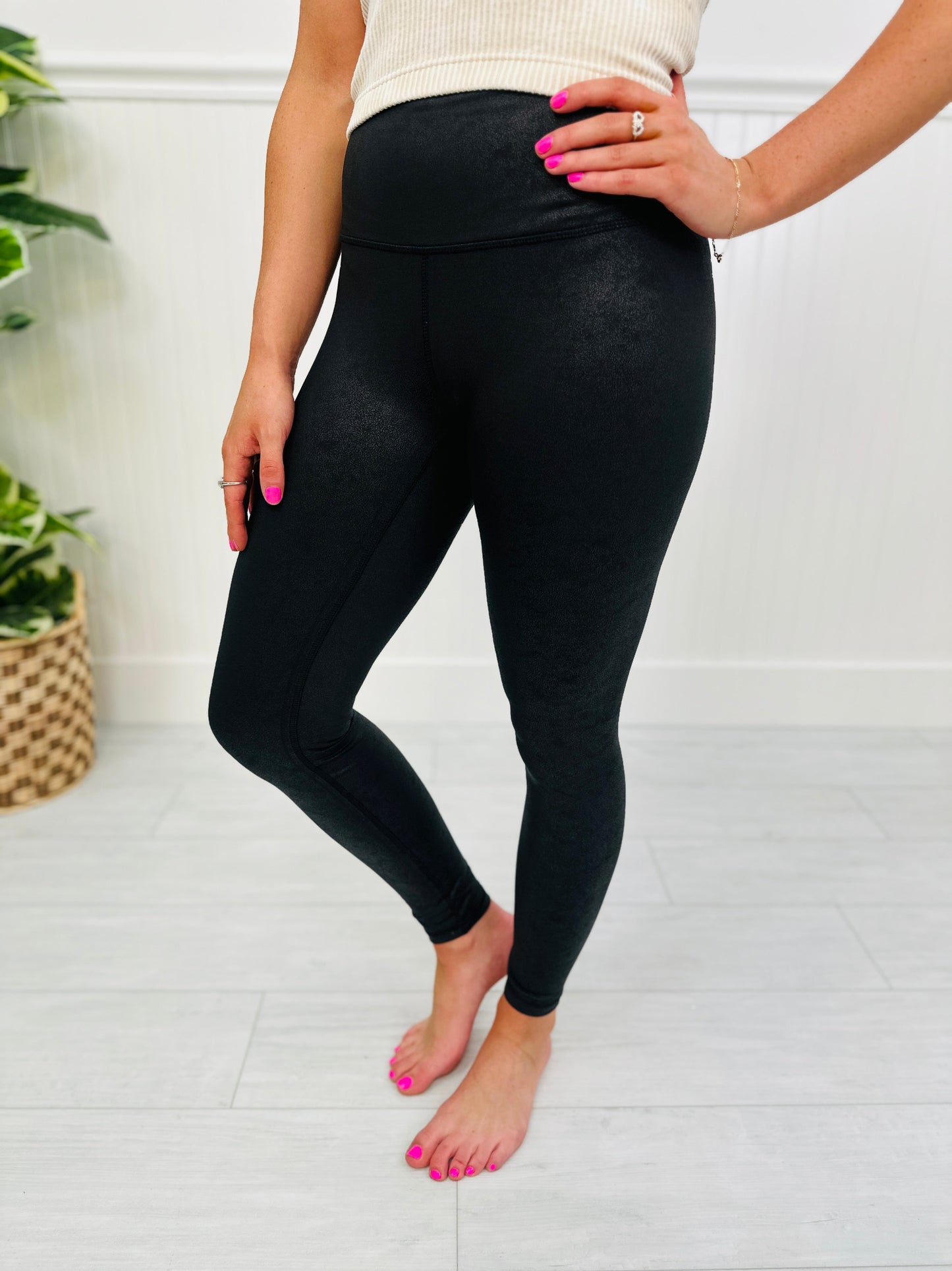 REG/CURVY Striking A Pose Leggings
